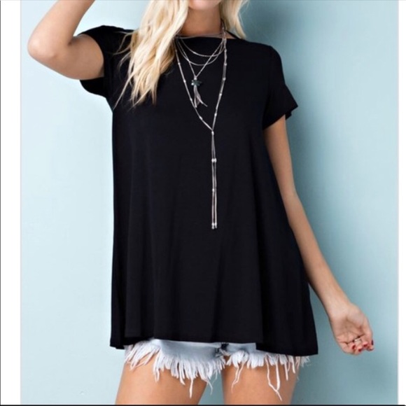 Black top with cross cross open back - Picture 1 of 3